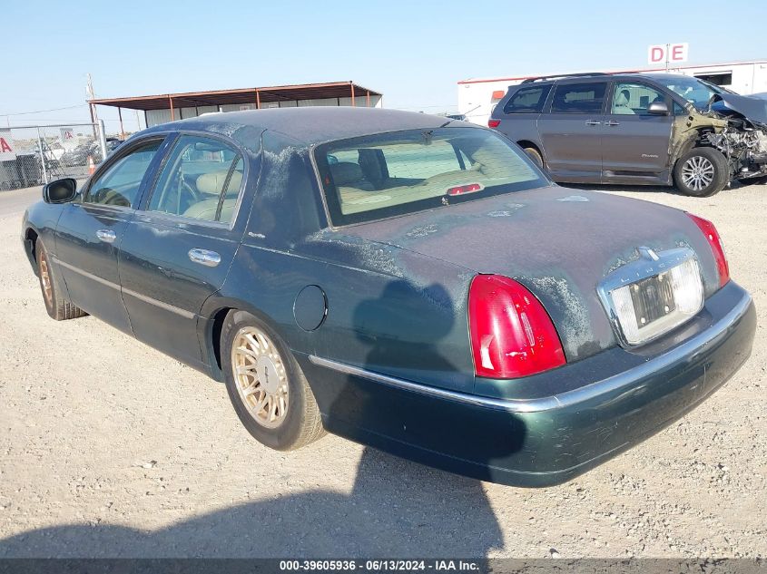 1998 Lincoln Town Car Signature VIN: 1LNFM82W2WY697482 Lot: 39605936