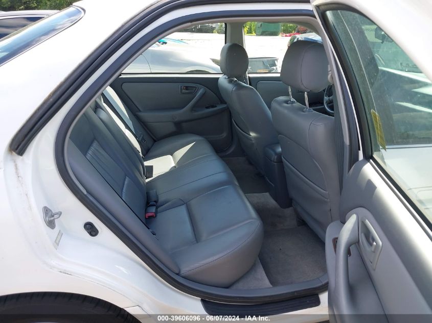 2000 Toyota Camry Xle V6 VIN: 4T1BF28K4YU946305 Lot: 39606096