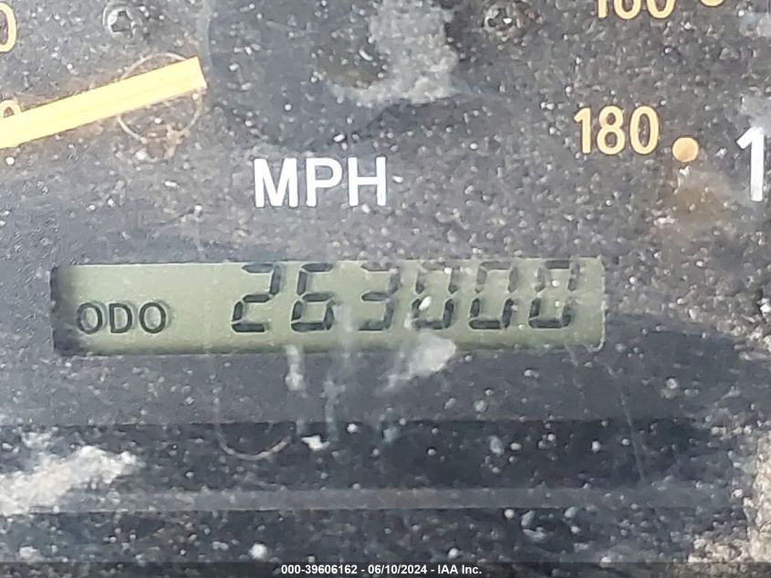 2000 Toyota Tundra Sr5 V8 VIN: 5TBBT441XYS033275 Lot: 39606162