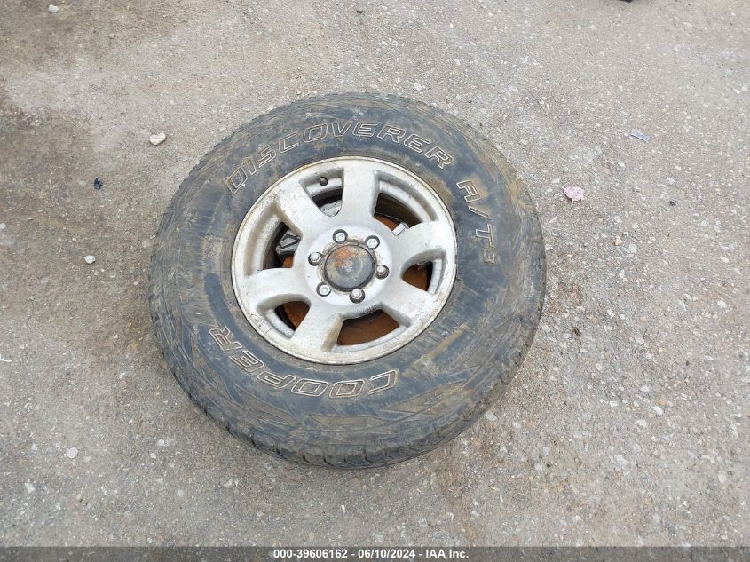 2000 Toyota Tundra Sr5 V8 VIN: 5TBBT441XYS033275 Lot: 39606162