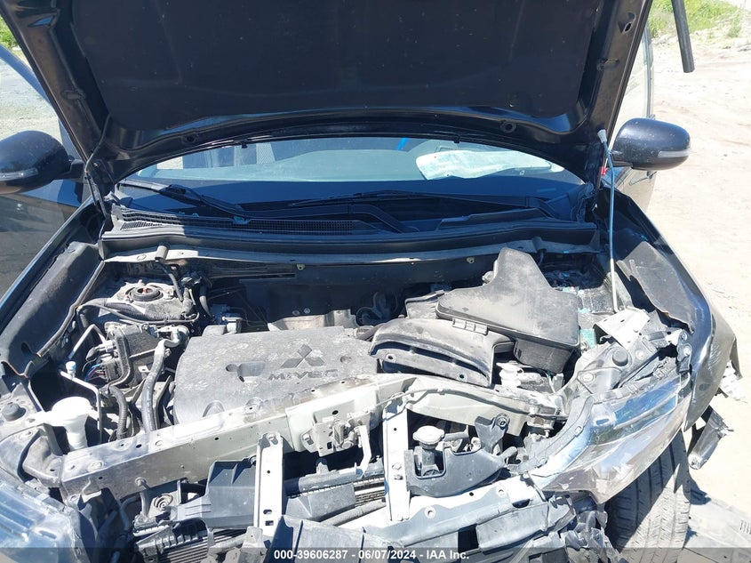 2017 MITSUBISHI OUTLANDER SE/SEL - JA4AZ3A39HZ026716