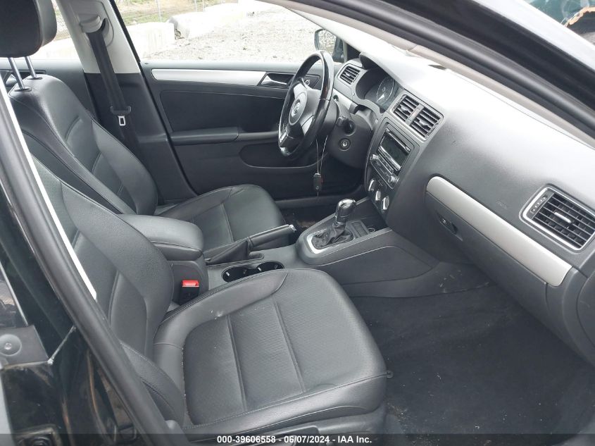 2013 VOLKSWAGEN JETTA 2.5L SE - 3VWDP7AJ2DM356849