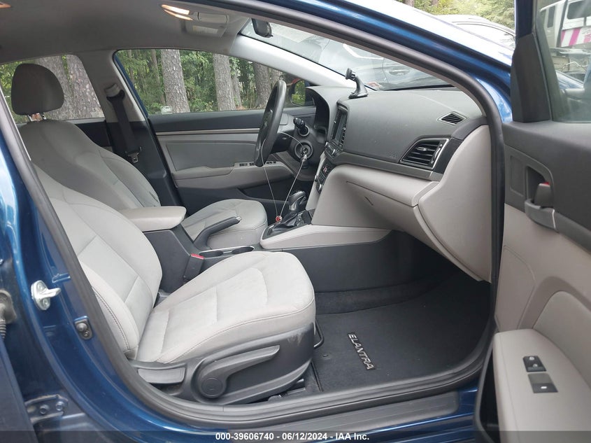 VIN 5NPD84LF5HH176400 2017 HYUNDAI ELANTRA SE