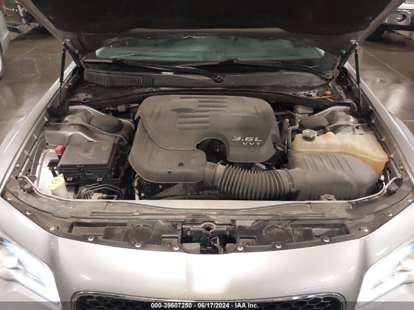 2015 Chrysler 300 Limited VIN: 2C3CCARG6FH831098 Lot: 39607250