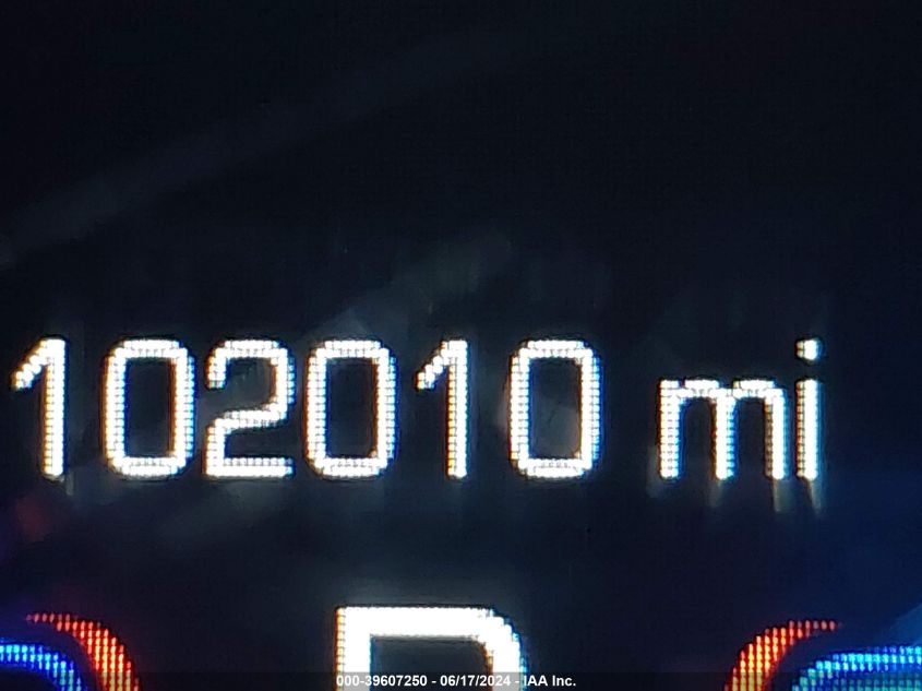 2015 Chrysler 300 Limited VIN: 2C3CCARG6FH831098 Lot: 39607250