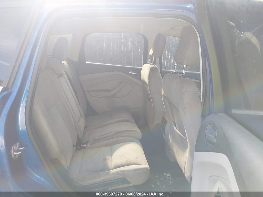 VIN 1FMCU9GD3KUB86218 2019 FORD ESCAPE SE