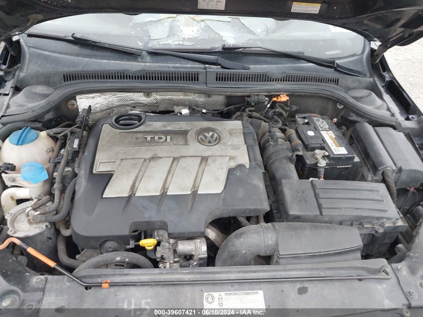 2012 Volkswagen Jetta 2.0L Tdi VIN: 3VWLL7AJ8CM390378 Lot: 39607421
