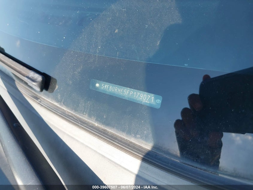 2015 Toyota Corolla Le VIN: 5YFBURHE5FP179071 Lot: 39607507