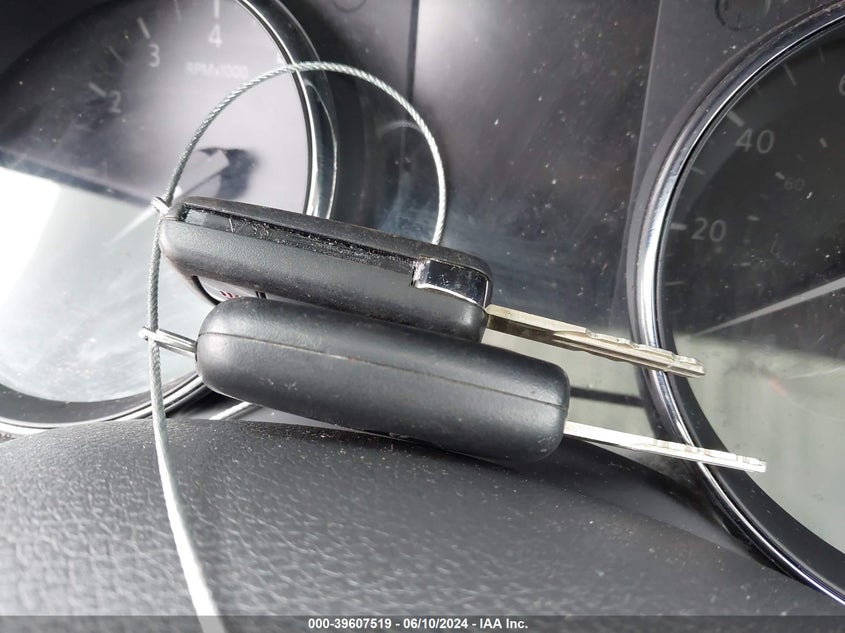 2017 Nissan Rogue S VIN: 5N1AT2MV2HC835620 Lot: 39607519