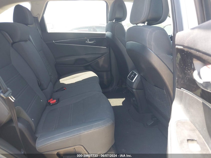 2016 Kia Sorento 2.4L L VIN: 5XYPG4A3XGG118975 Lot: 39607733