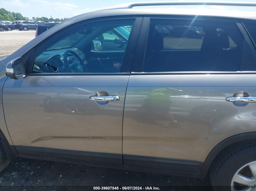 2011 Kia Sorento Lx VIN: 5XYKT3A12BG072033 Lot: 39607848
