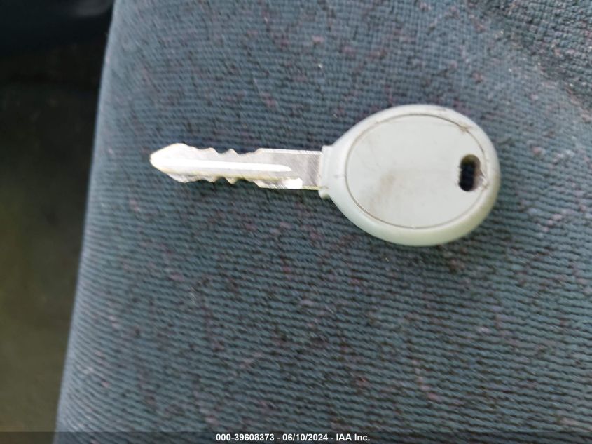 2002 Chrysler Town & Country Lx VIN: 2C4GP44372R755449 Lot: 39608373