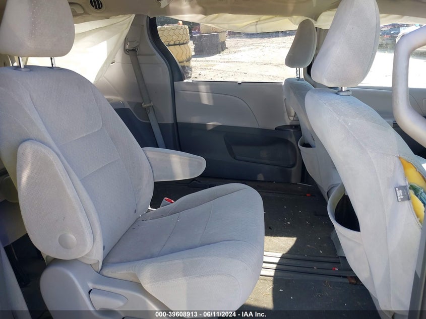 2015 Toyota Sienna Le 8 Passenger VIN: 5TDKK3DC0FS618692 Lot: 39608913
