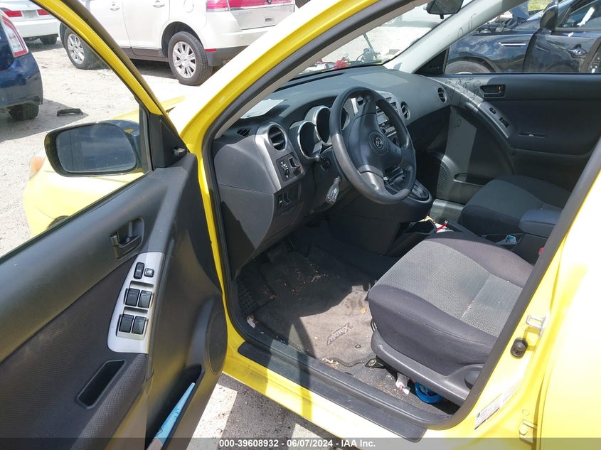 2004 Toyota Matrix Standard VIN: 2T1KR32E64C220165 Lot: 39608932