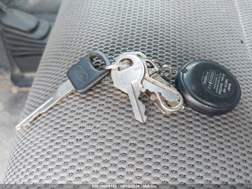 2002 Ford F-250 Lariat/Xl/Xlt VIN: 1FTNX21L52ED66094 Lot: 39609122