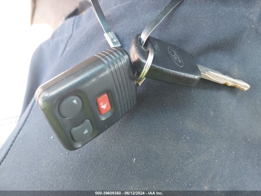 2000 Ford Expedition Eddie Bauer VIN: 1FMPU18L4YLC51147 Lot: 39609360