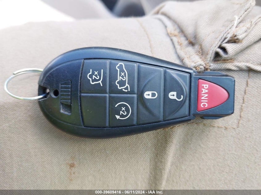 2011 Jeep Grand Cherokee Laredo VIN: 1J4RR4GG2BC572299 Lot: 39609416