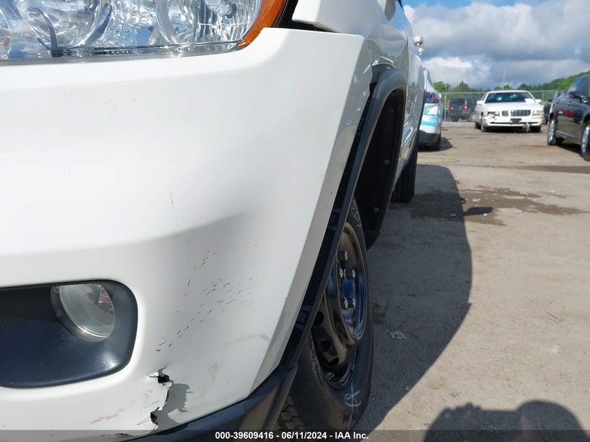 2011 Jeep Grand Cherokee Laredo VIN: 1J4RR4GG2BC572299 Lot: 39609416