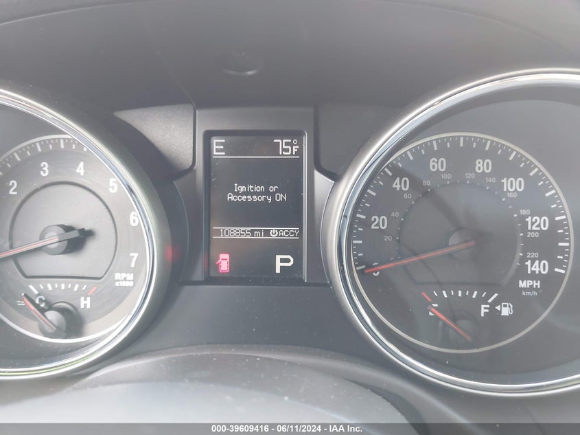 2011 Jeep Grand Cherokee Laredo VIN: 1J4RR4GG2BC572299 Lot: 39609416