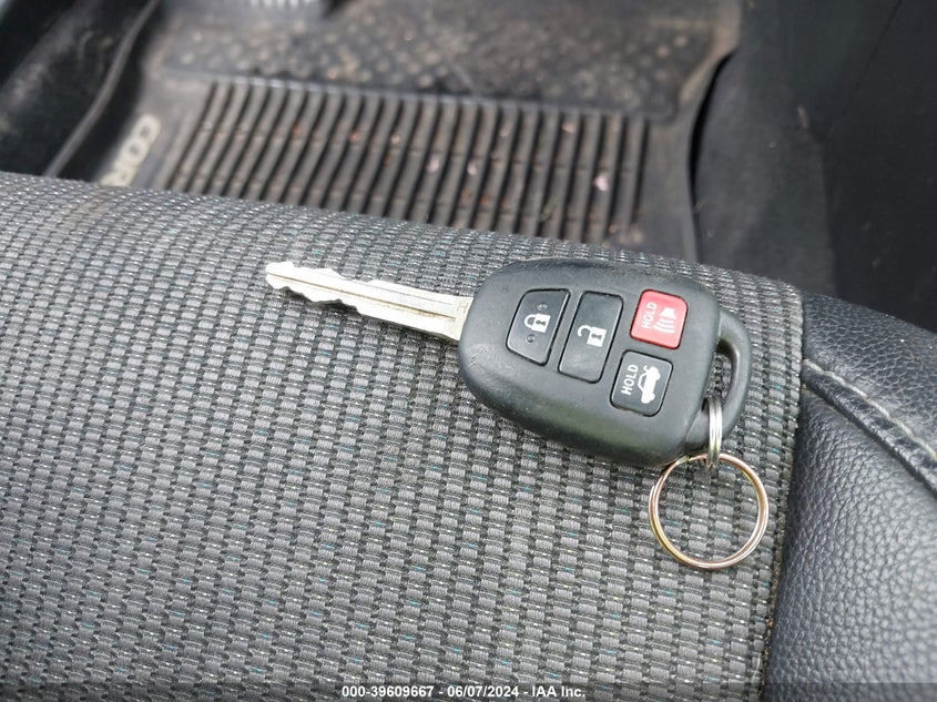 2017 Toyota Corolla Se VIN: 2T1BURHE1HC780593 Lot: 39609667