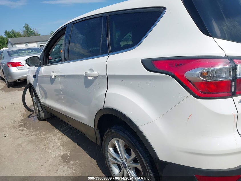 2017 Ford Escape Se VIN: 1FMCU0GD9HUB27629 Lot: 39609689