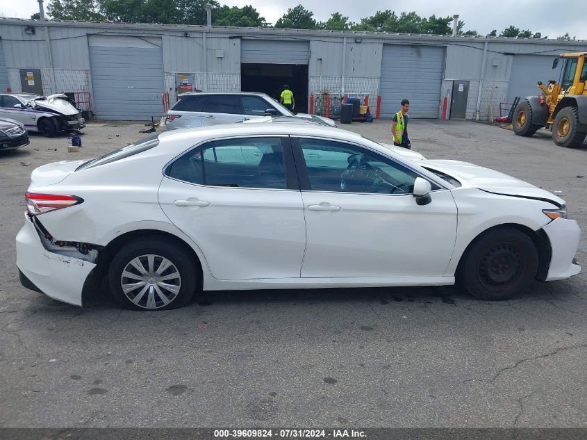 4T1B11HK5JU046849 2018 Toyota Camry L