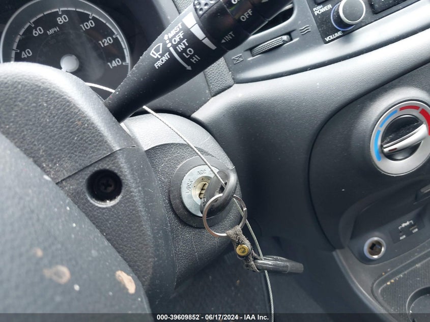 2010 Hyundai Accent Gs VIN: KMHCM3AC8AU157583 Lot: 39609852