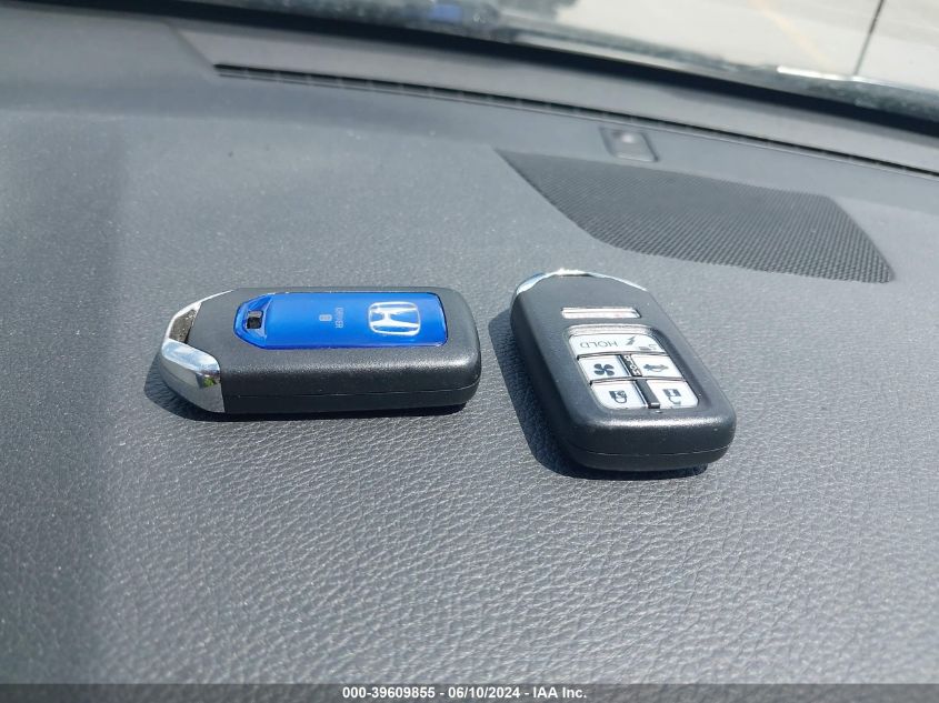 2018 Honda Clarity Plug-In Hybrid Touring VIN: JHMZC5F3XJC020333 Lot: 39609855