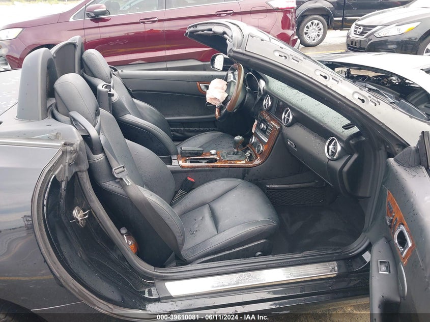 2012 Mercedes-Benz Slk 350 VIN: WDDPK5HA1CF008571 Lot: 39610081