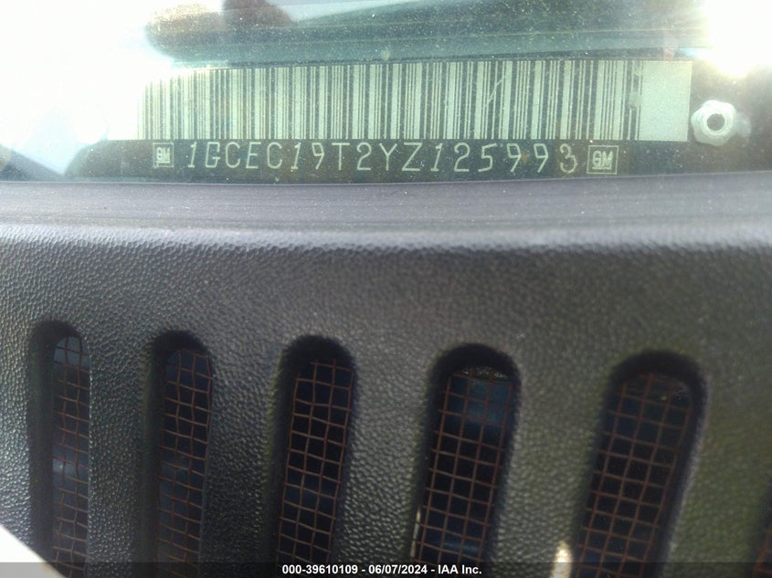 2000 Chevrolet Silverado 1500 Ls VIN: 1GCEC19T2YZ125993 Lot: 39610109