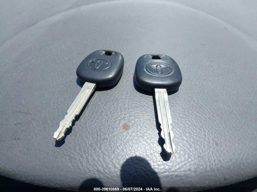 2010 Toyota Sienna Le VIN: 5TDKK4CC5AS327170 Lot: 39610869