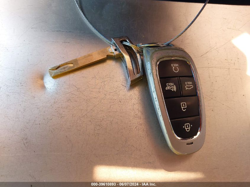 2017 Genesis G80 3.8 VIN: KMHGN4JE4HU177605 Lot: 39610893