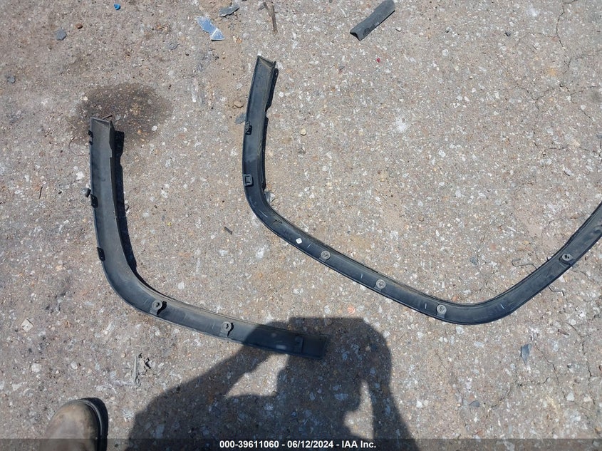 2011 Jeep Grand Cherokee Limited VIN: 1J4RS5GG2BC644628 Lot: 39611060