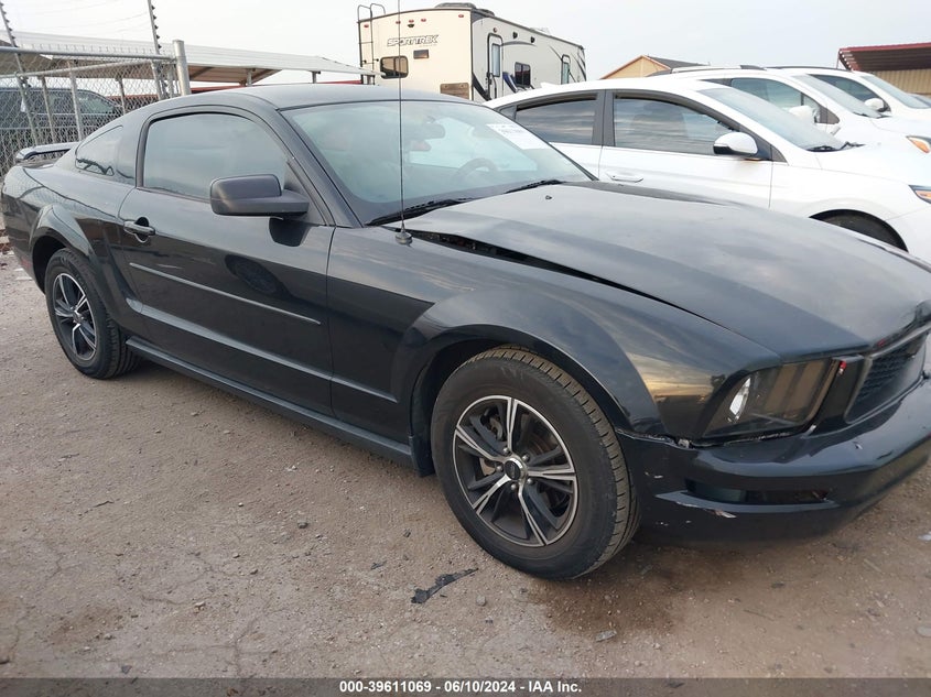 2005 Ford Mustang V6 Deluxe/V6 Premium VIN: 001ZVFT80N0552108 Lot: 39611069