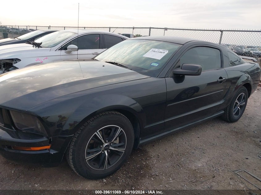 2005 Ford Mustang V6 Deluxe/V6 Premium VIN: 001ZVFT80N0552108 Lot: 39611069