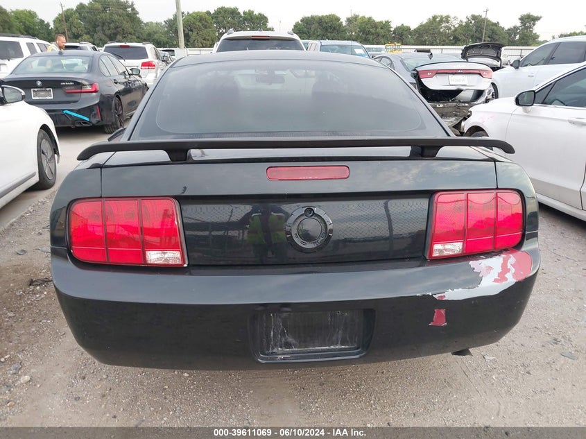 2005 Ford Mustang V6 Deluxe/V6 Premium VIN: 001ZVFT80N0552108 Lot: 39611069
