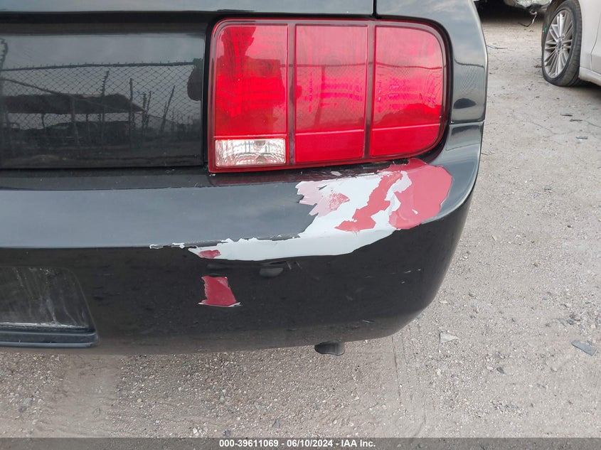 2005 Ford Mustang V6 Deluxe/V6 Premium VIN: 001ZVFT80N0552108 Lot: 39611069