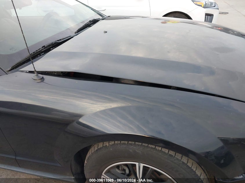 2005 Ford Mustang V6 Deluxe/V6 Premium VIN: 001ZVFT80N0552108 Lot: 39611069