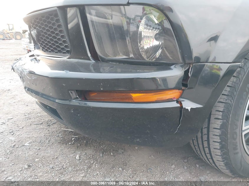 2005 Ford Mustang V6 Deluxe/V6 Premium VIN: 001ZVFT80N0552108 Lot: 39611069