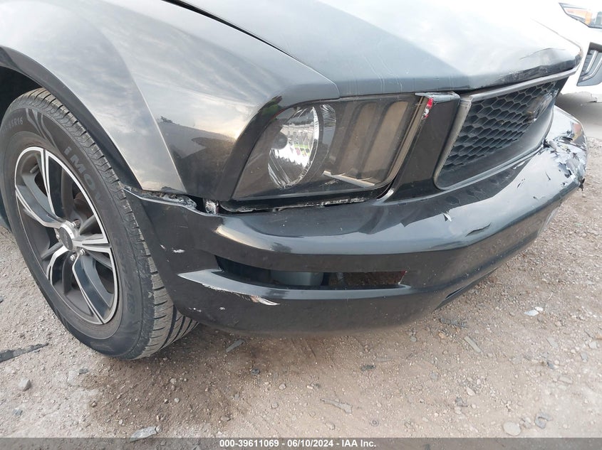 2005 Ford Mustang V6 Deluxe/V6 Premium VIN: 001ZVFT80N0552108 Lot: 39611069