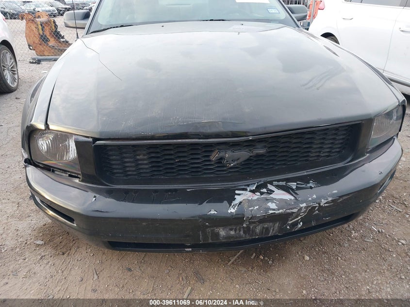2005 Ford Mustang V6 Deluxe/V6 Premium VIN: 001ZVFT80N0552108 Lot: 39611069