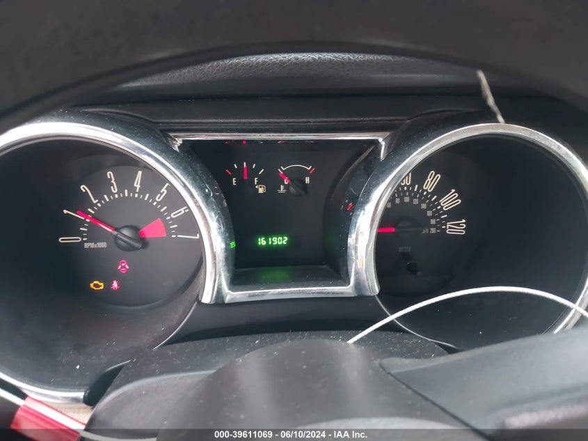 2005 Ford Mustang V6 Deluxe/V6 Premium VIN: 001ZVFT80N0552108 Lot: 39611069