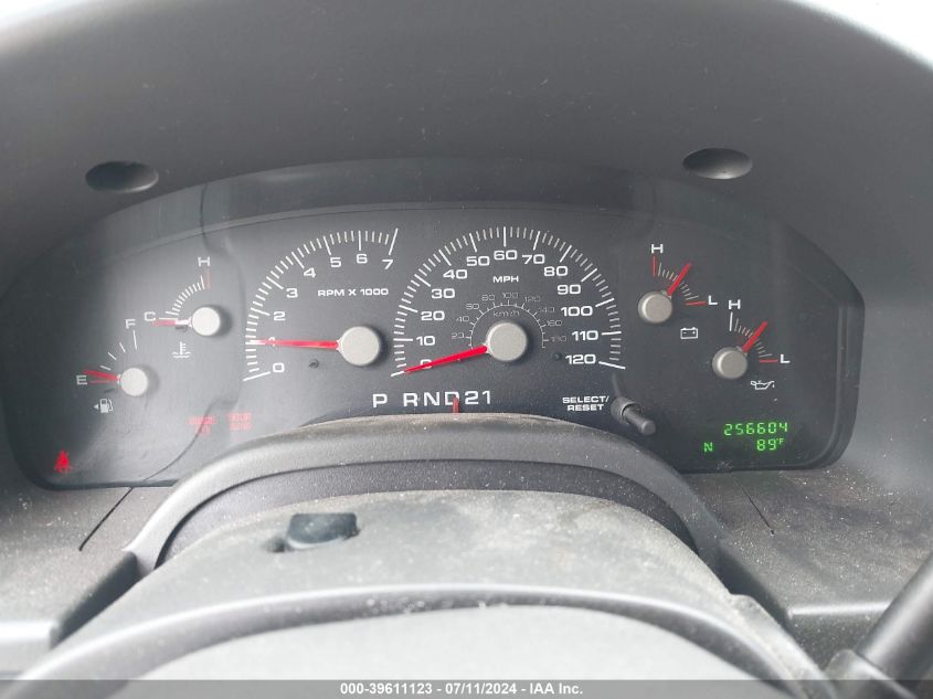 2004 Ford Expedition Xlt VIN: 1FMRU15W34LB77284 Lot: 39611123