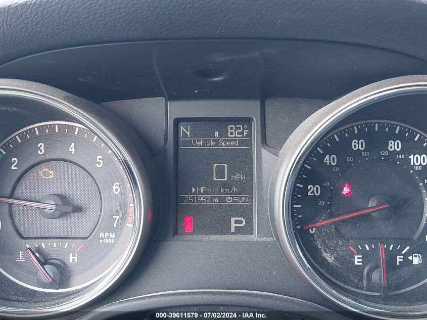 2011 Jeep Grand Cherokee Laredo VIN: 1J4RR4GG8BC724585 Lot: 39611579