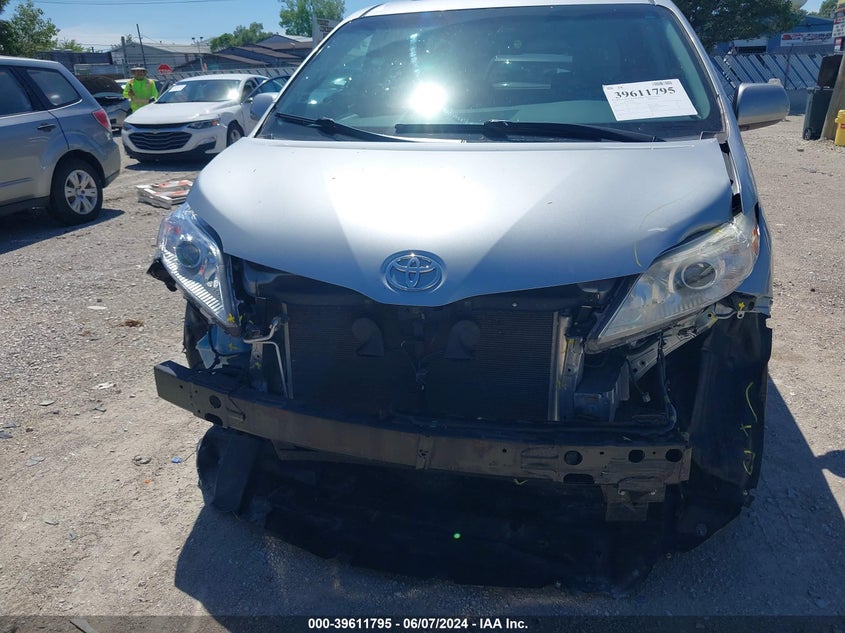 2017 Toyota Sienna Xle Premium 8 Passenger VIN: 5TDYZ3DCXHS772710 Lot: 39611795