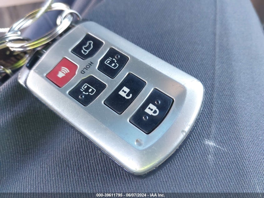 2017 Toyota Sienna Xle Premium 8 Passenger VIN: 5TDYZ3DCXHS772710 Lot: 39611795