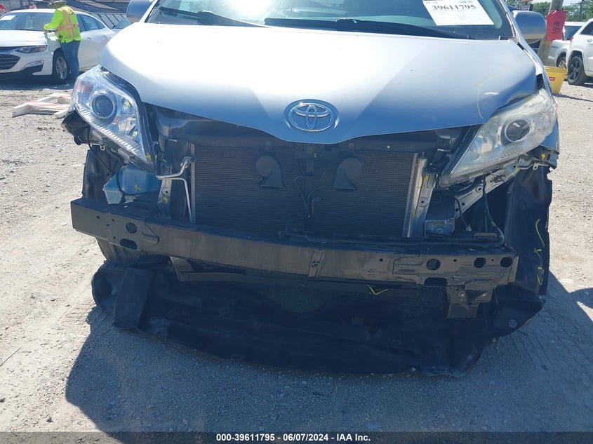 2017 Toyota Sienna Xle Premium 8 Passenger VIN: 5TDYZ3DCXHS772710 Lot: 39611795
