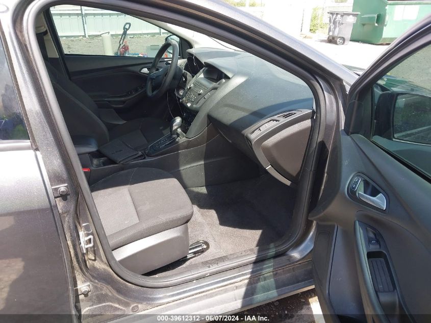 VIN 1FADP3F25JL230257 2018 FORD FOCUS SE
