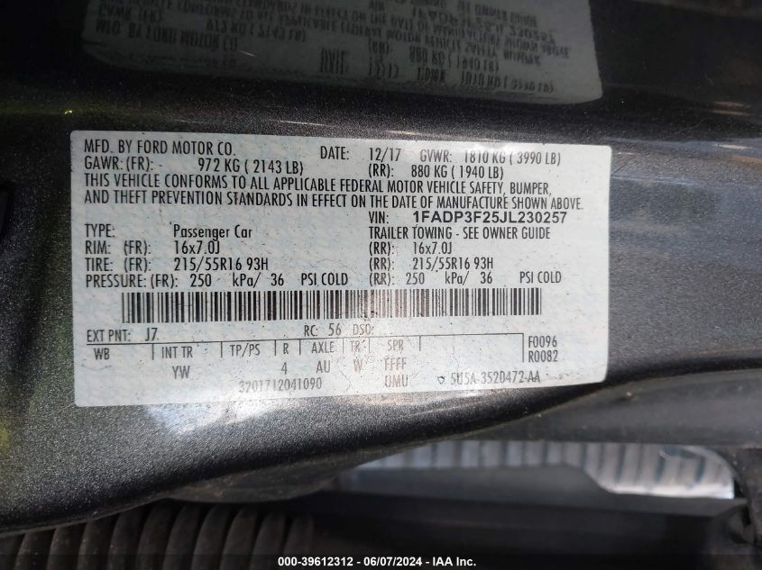 VIN 1FADP3F25JL230257 2018 FORD FOCUS SE