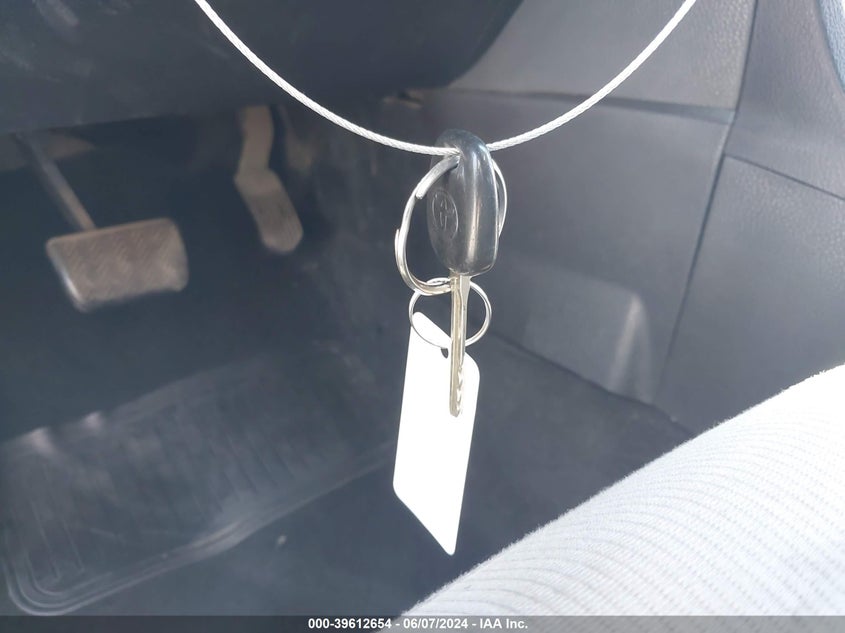 2015 Toyota Corolla L VIN: 5YFBURHE3FP199545 Lot: 39612654